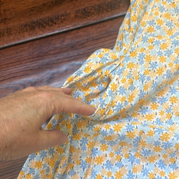 Full Tilt short sleeved romper, zips up back, hidden pockets in front.  Size M - Picture 6 of 8